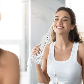 Portable Water Dental Flosser Cordless Rechargeable Dental Oral Irrigator IPX7 Waterproof Teeth Cleaner with 5 Modes 5 Nozzles 10.14oz Detachable Wate (Option: Professional Skin care: White)